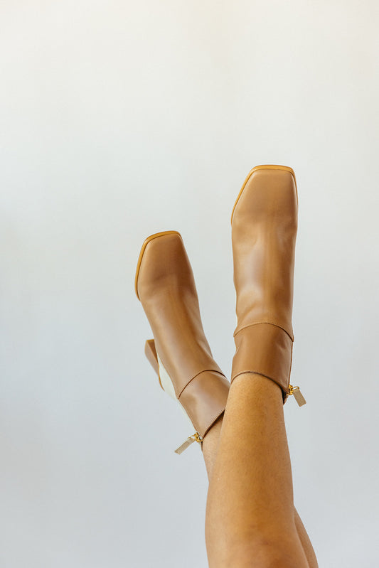 These sustainable bicolor boots with a block heel give off the ultimate 90s vibes. Sustainably made in Spain.