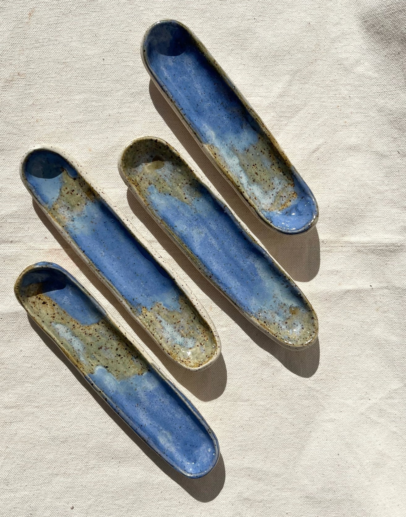 Speckled white clay + a mix of two beautiful blue and green hued glazes. A lovely space to place jewelry, cone incense, to rest your Palo Santo...olives for your tapas meal? Hand built, glazed and fired in slo, ca by roaming barefoot ceramics.