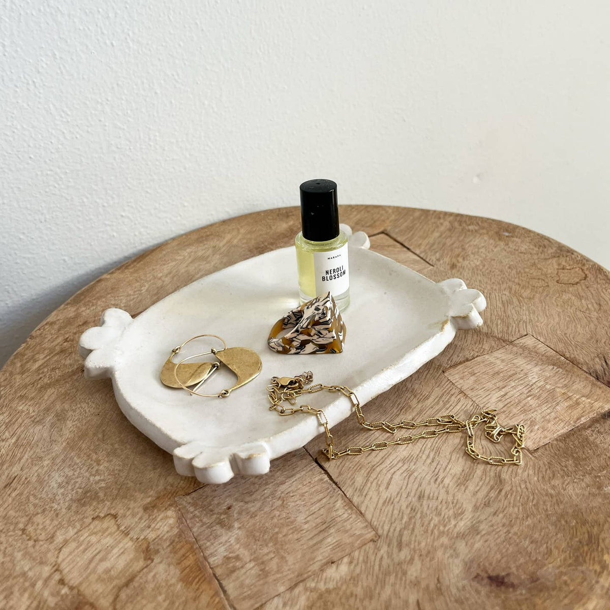 Corner Frills Tray