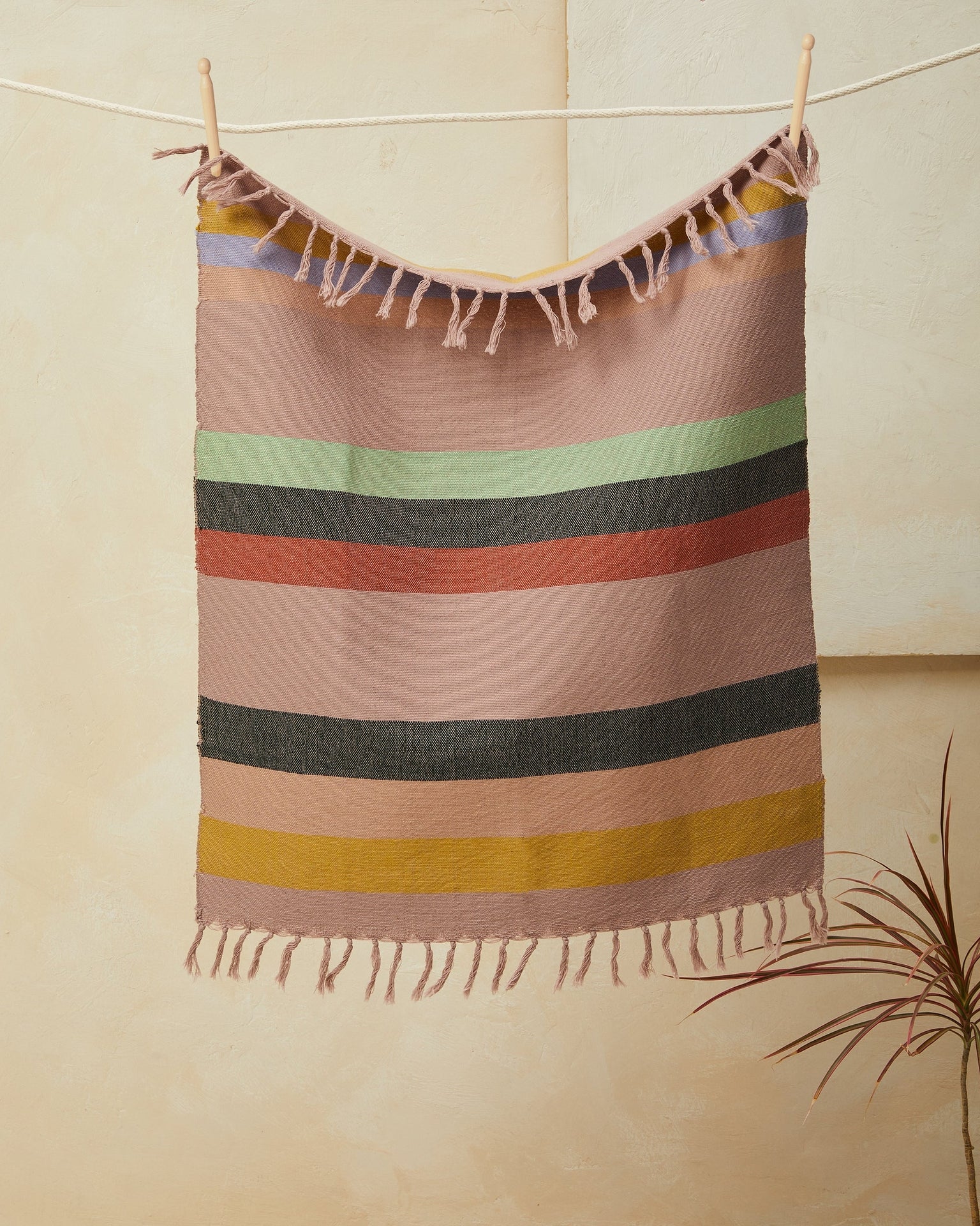 This tea towel is a classic yet modern addition to any kitchen or bathroom. Soft enough to function as hand towels, and durable enough to soak up spills around the kitchen. You can also use them as a centerpiece of a coffee or dining table. Finished with a rustic edge and fringe. Handwoven in Oaxaca, Mexico.