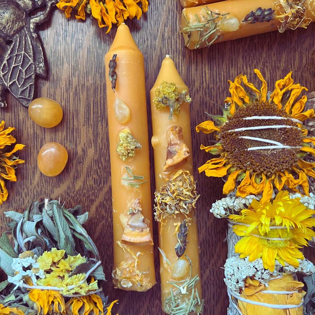 Lit Ritual's altar candles are made with 100% beeswax and come in bundles of 2. Measures 3.8" tall with an 8 hour burn time. Two types of altar candles available to choose the one that fits your needs best.