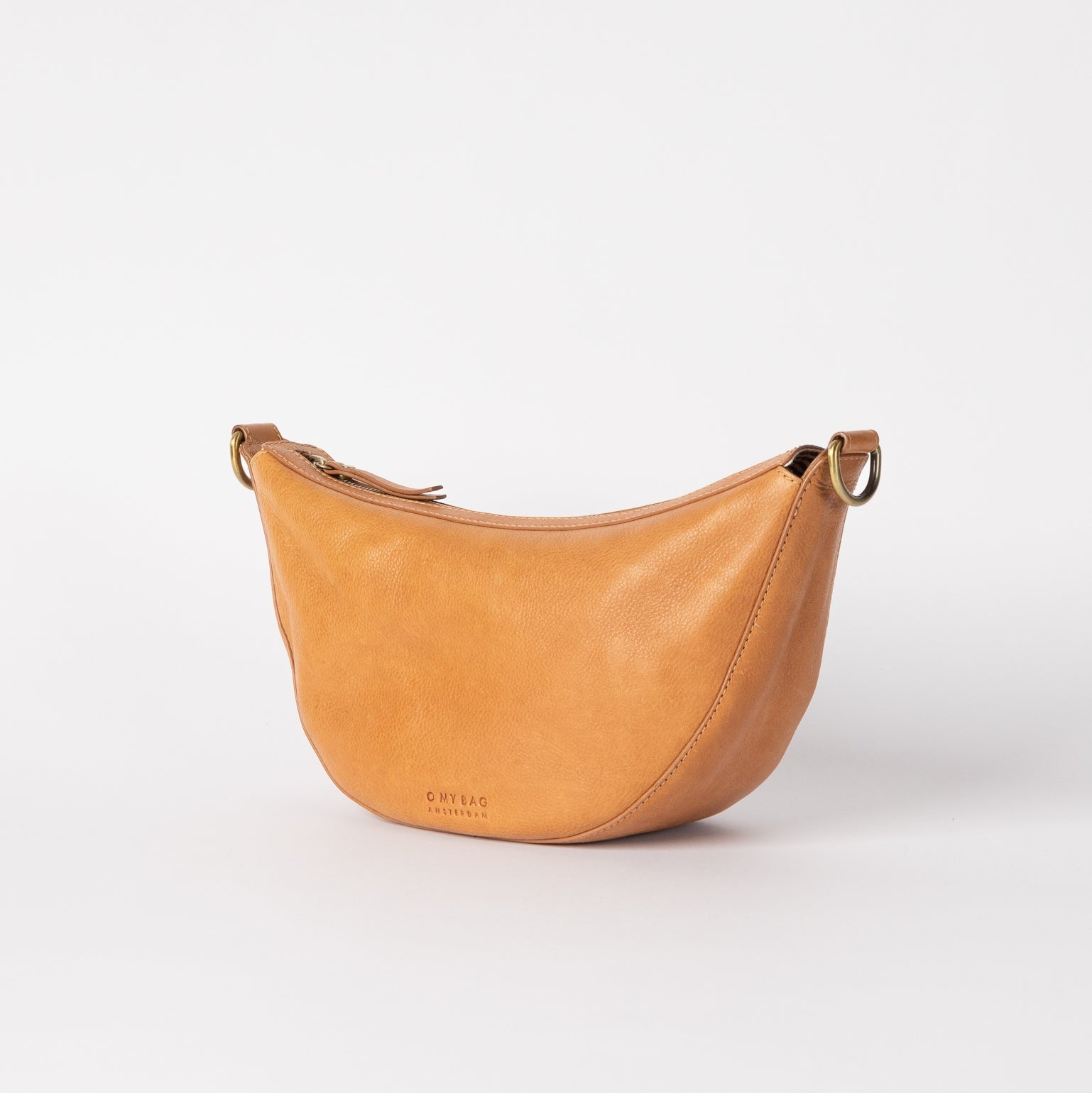 The Leo cross body bum bag can be worn across the body as a bum bag, or on the shoulder as chic arm candy. Leo is unisex, catering to everyone who embraces that bumbag style. Made in India.