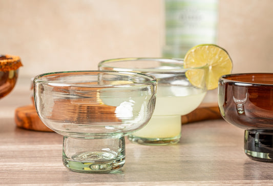 Handblown Glasses for simple, understated, and no-fuss drinks.

Sustainably handcrafted by glassblowing artisans in Jalisco, Mexico, each glass is meticulously shaped while molten hot, preserving its distinctive character.