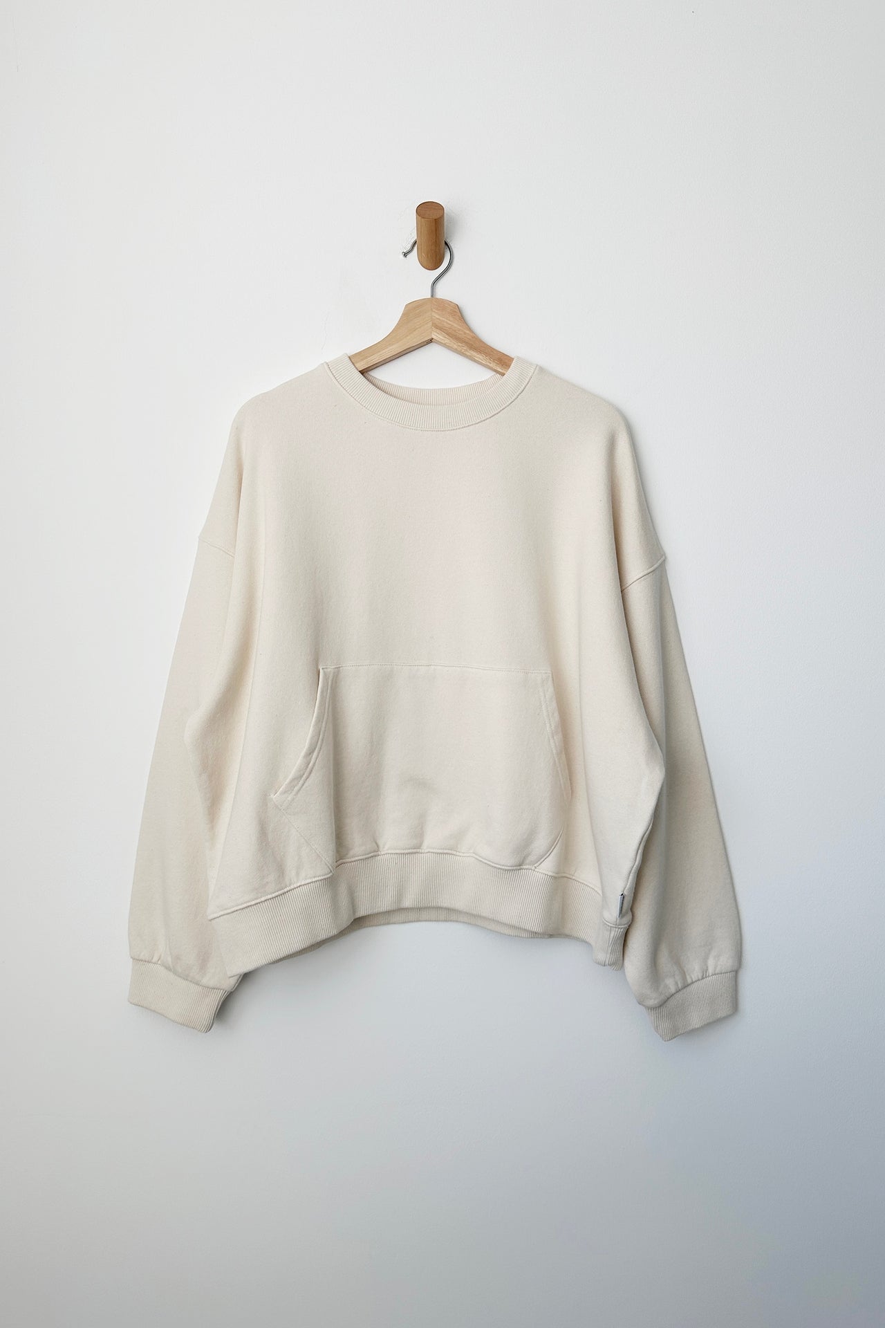 le bon shoppe french terry poche sweatshirt top in white made from 100% cotton