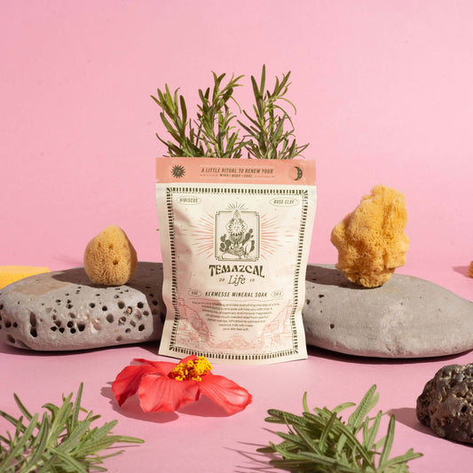 All natural mineral bath soak made with an enchanting mix of ancient ingredients with a rich aroma that rejuvenates your senses.