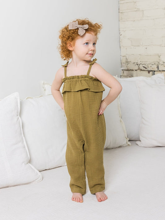 It's all in the delicate details! The Fiona Muslin Romper's has an elastic neckline on the ruffled top, with adorable faux bows on the romper's strap. Nickel-free snaps line the leg opening for simple dressing. 100% organic cotton muslin
