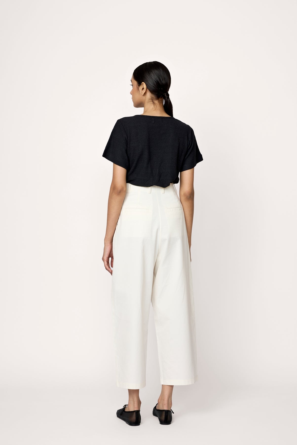 laude boyfriend pant / Introducing the versatile Workwear-Inspired pleated front Boyfriend Trouser, crafted from organic cotton twill for everyday comfort and style.

Designed with a tailored waistband, convenient side pockets, and a sleek zip, this trouser merges functionality with sophistication.