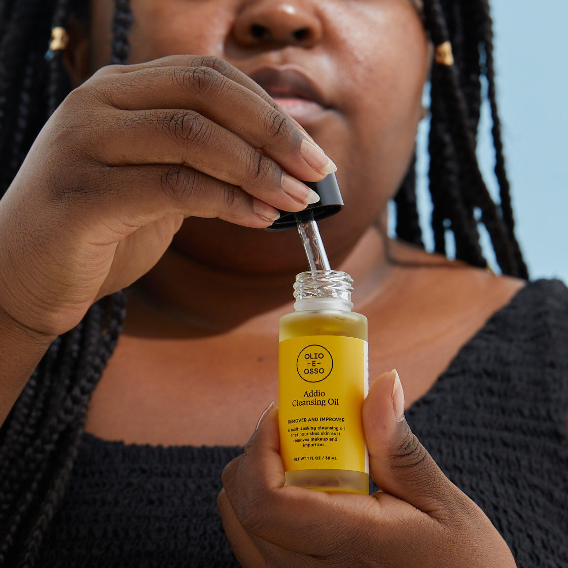 Pure and simple multitasking cleansing oil and make up remover. A sustainable, minimally processed formulation that is ultra nourishing to your skin, not stripping. Suitable for all skin types. Fragrance-free.