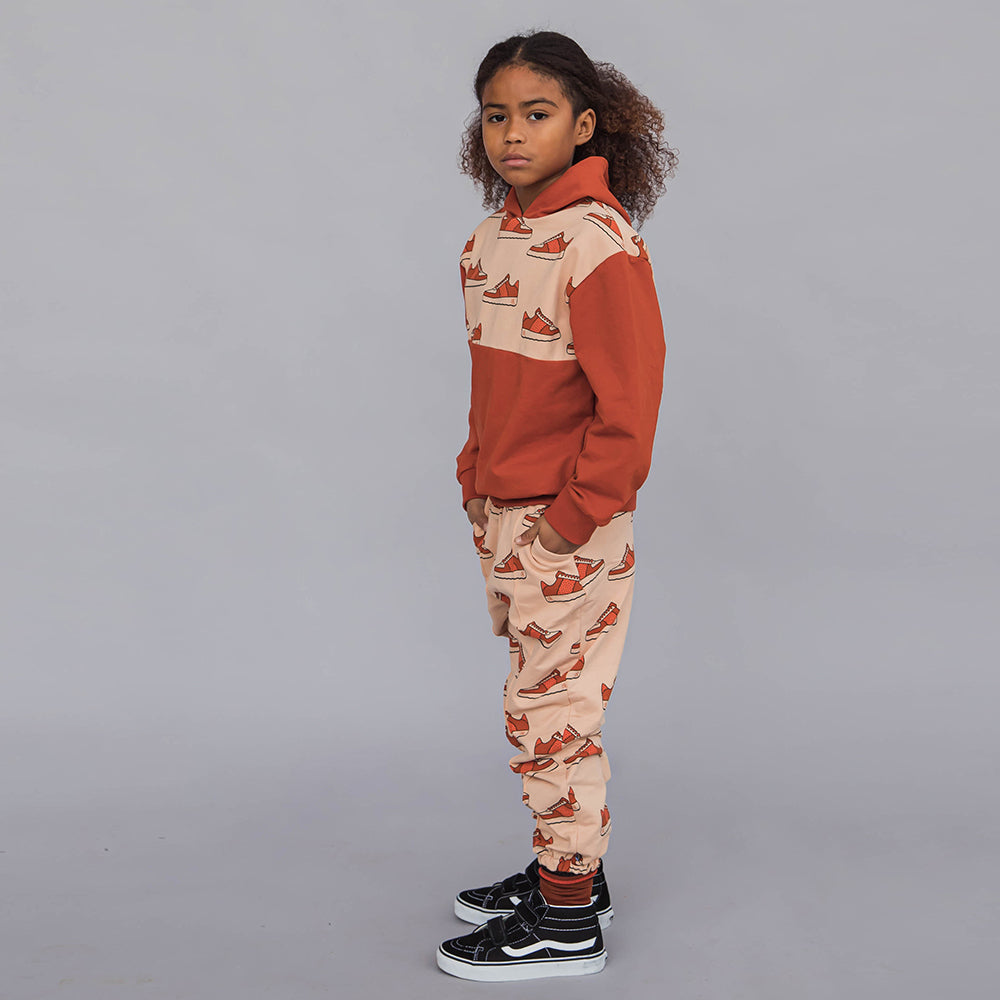 Light brown based jogger with a sneaker print made with 95% organic cotton. Ethically produced, colorful and fun with an eye towards comfort, style and joy. Modern and sustainable kids clothing by CarlijnQ of the Netherlands.
