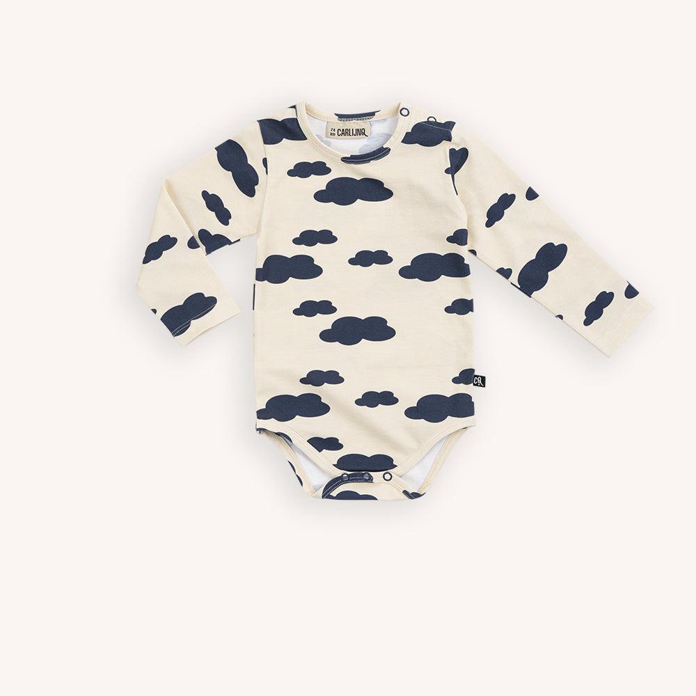 Off white long sleeved bodysuit with a navy cloud print made with 95% organic cotton. Ethically produced, colorful and fun with an eye towards comfort, style and joy. Modern and sustainable kids clothing by CarlijnQ of the Netherlands.