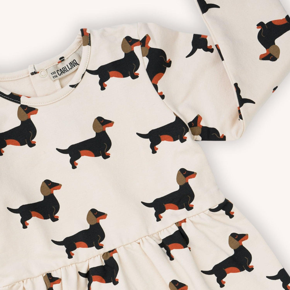 Off white long sleeved dress with a dachshund print made with 95% organic cotton. Ethically produced, colorful and fun with an eye towards comfort, style and joy. Modern and sustainable kids clothing by CarlijnQ of the Netherlands.