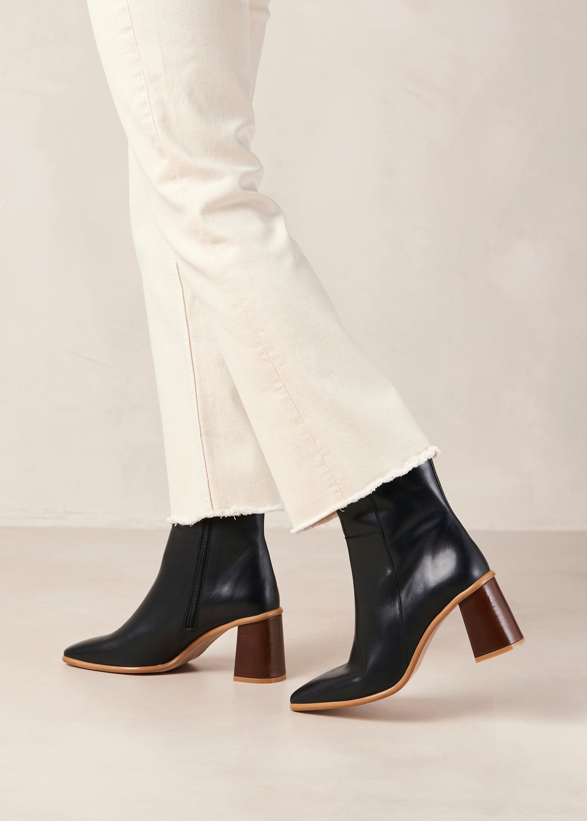 If you don’t know where to go, go West. These sustainable black boots with a block heel give off the ultimate vintage vibes. Sustainably made in Spain. Alohas West Black Vintage Leather Boot.
