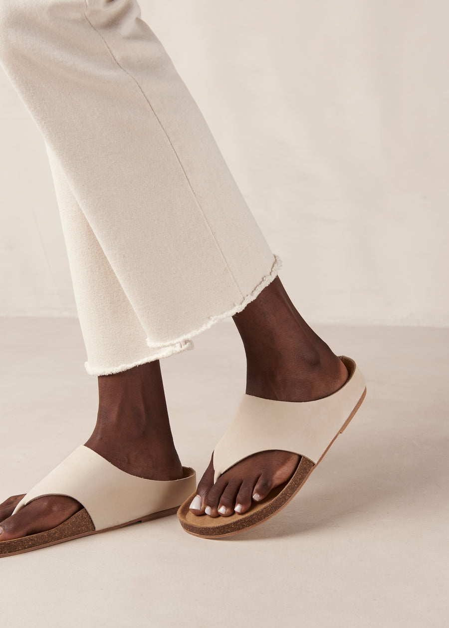 The Ivy is a thong sandal crafted from cream nubuck leather with wide straps and molded insoles. From day duties to casual evening events, this minimalist style is one for all-day wear. And thanks to its soft footbeds, you know the comfort is guaranteed. Sustainably made in Spain.