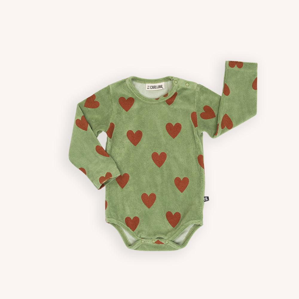 Green velvet long sleeved bodysuit with a red heart print made with 95% organic cotton. Ethically produced, colorful and fun with an eye towards comfort, style and joy. Modern and sustainable kids clothing by CarlijnQ of the Netherlands.