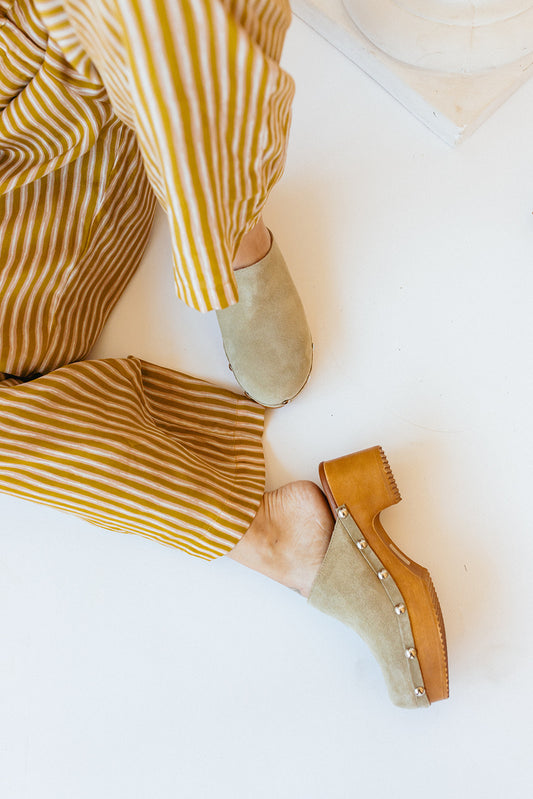 A wooden platform clog made with cruelty free leather. OEKO-TEX certified. Ethically made in Spain.