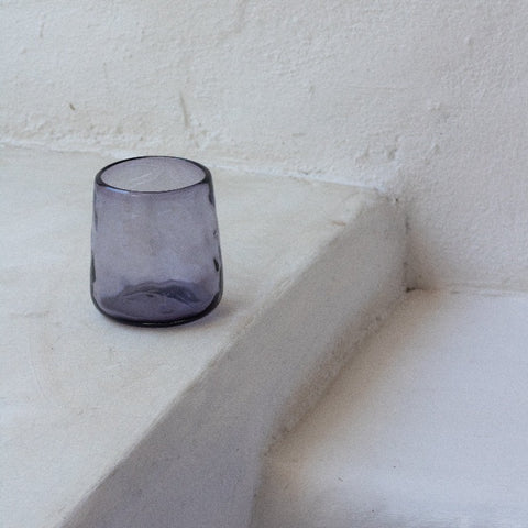 Organically shaped purple glass tumblers. Each glass is manufactured individually, preserving the artisanal essence with a modern and contemporary touch. Handmade in Mexico.