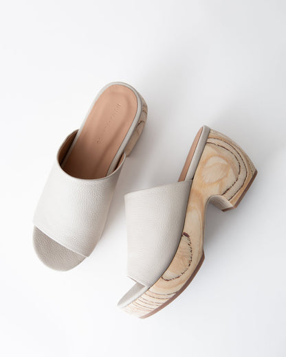 Katlyn Clog Sandal in Pebbled Cream Leather