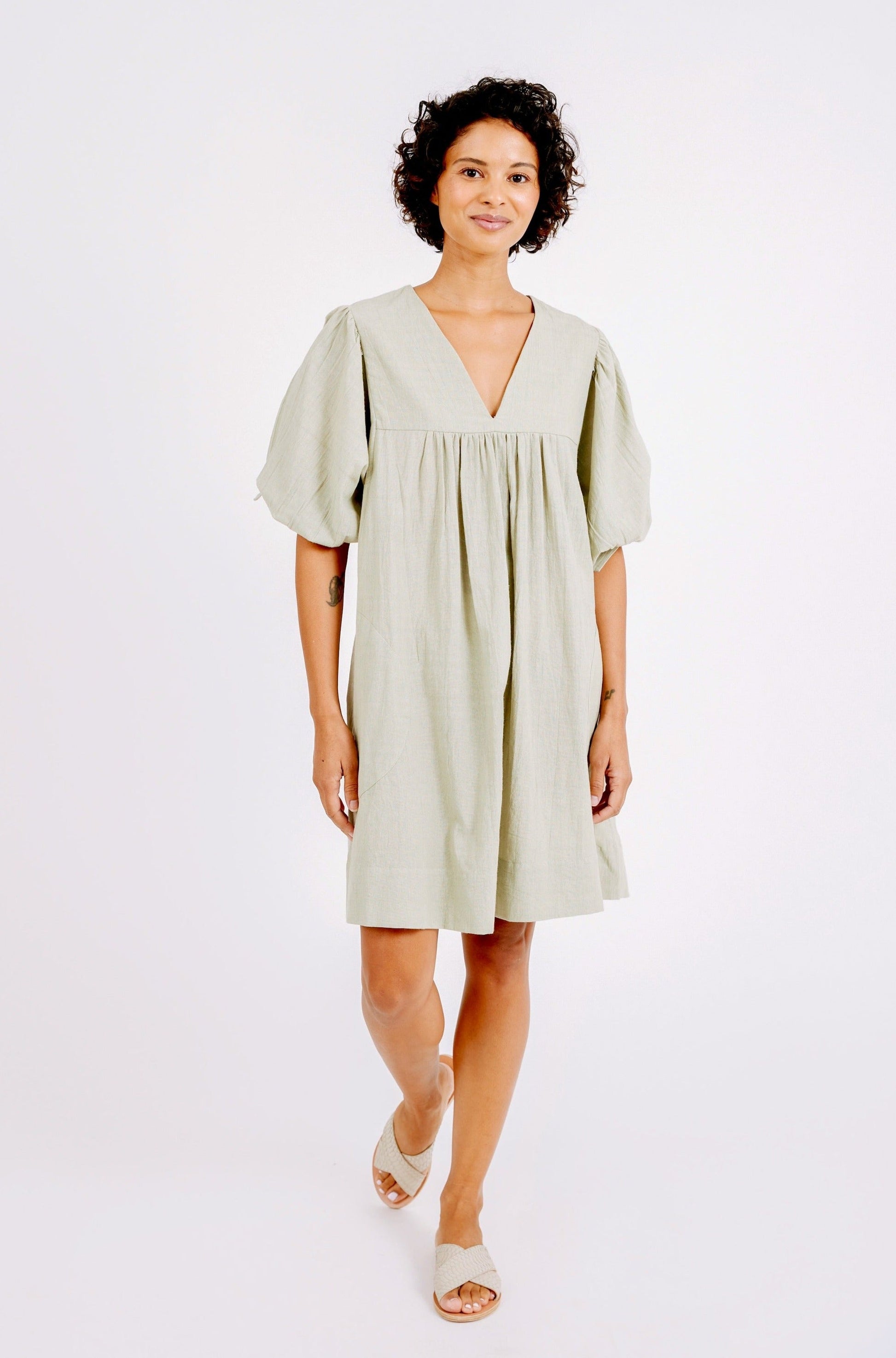 An easy, pullover style dress with a relaxed fit, made with 100% cotton that's hand loomed to give it a linen feel. Ethically made in India.