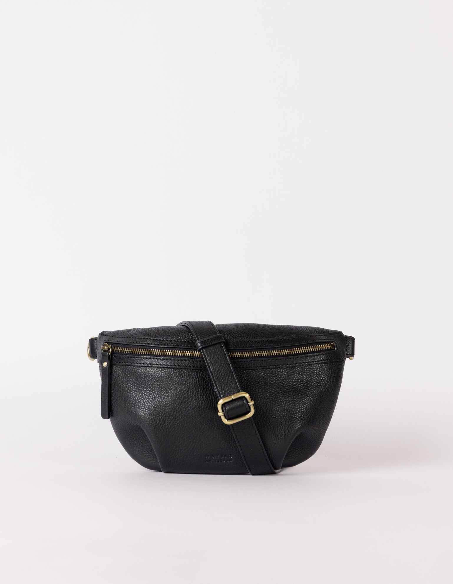 Milo, O My Bag's new soft grain bum bag, is the epitome of sleek practicality. This minimalist leather bum bag is designed for those who are always on the go and need their essentials handy. Ethically made in India.