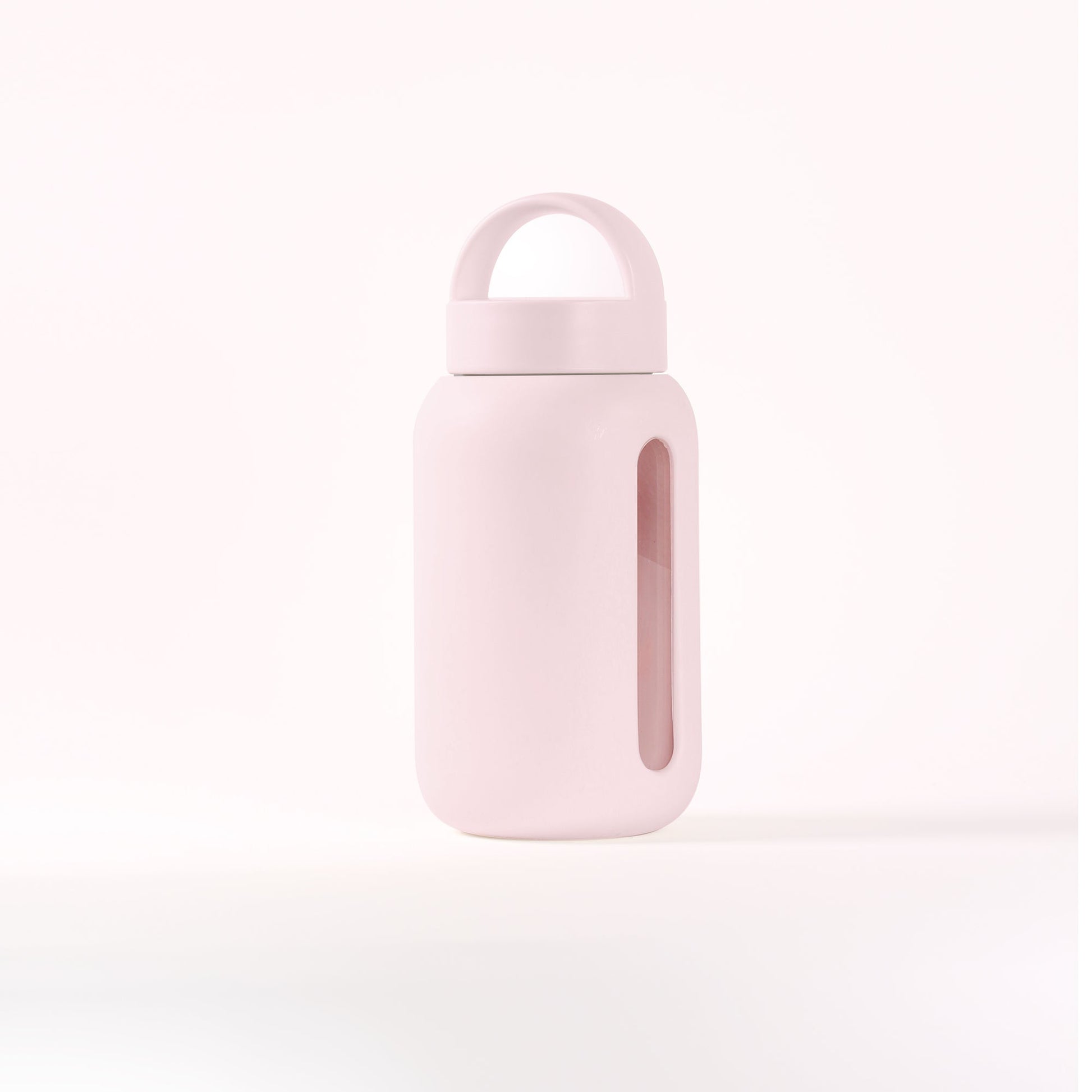 A fun and practical companion. Mini bottle offers a convenient way to stay hydrated on-the-go. Ditch your other bottle and trust this little glass one instead. Aside from water, she's perfect for your iced coffee, matcha, tea, smoothie, protein shakes, anything really!