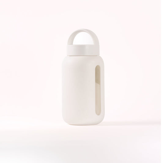 A fun and practical companion. Mini bottle offers a convenient way to stay hydrated on-the-go. Ditch your other bottle and trust this little glass one instead. Aside from water, she's perfect for your iced coffee, matcha, tea, smoothie, protein shakes, anything really!