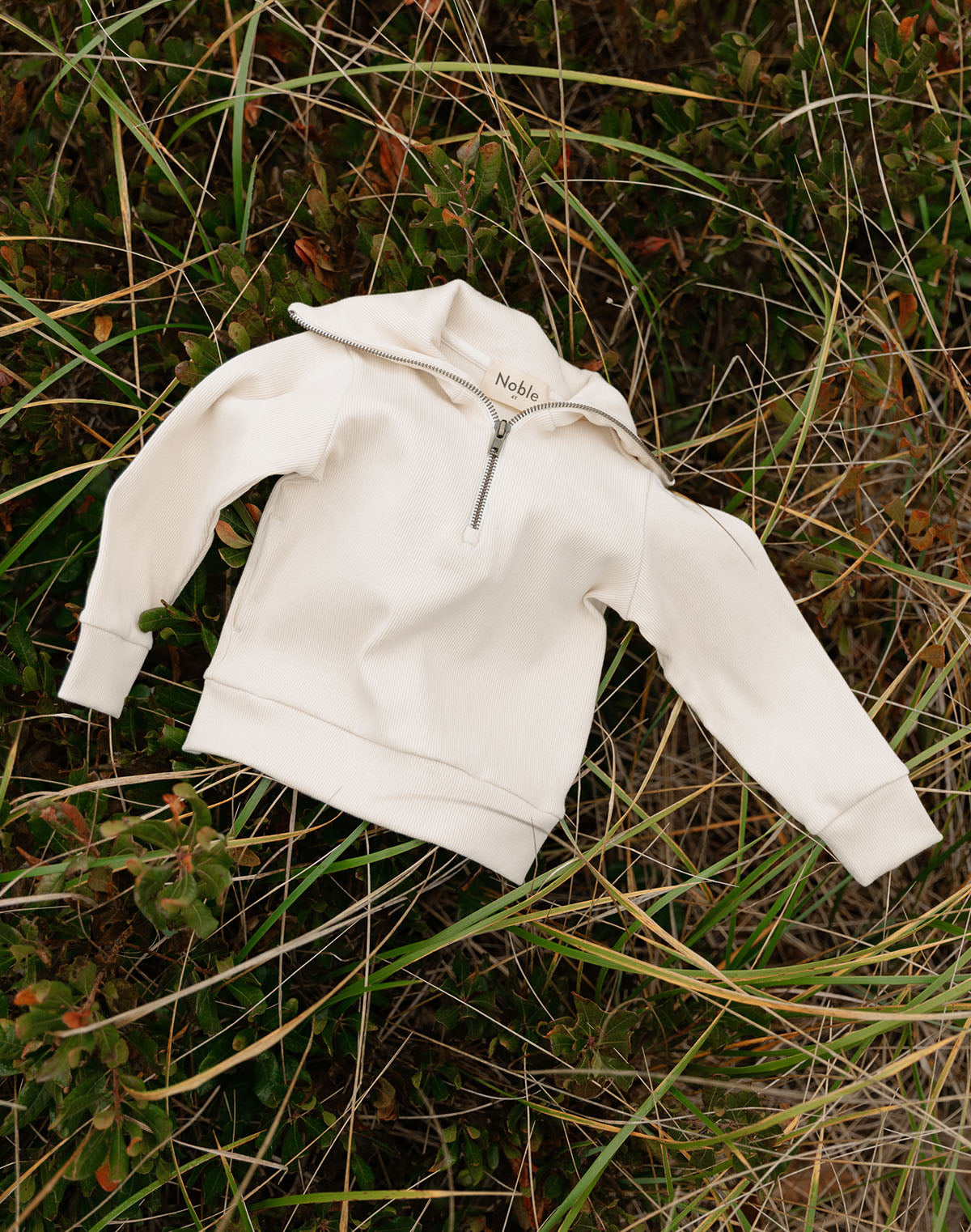 Featuring pockets, a chunky zipper, and an oversized retro-inspired collar, this Half-Zip will be the perfect addition to your fall/winter staples. The sleeve cuff & band detail create a tailored look, elevating this piece to be worn as true Leisurewear. 