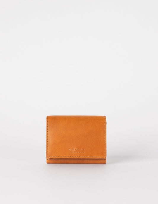 Introducing Ollie, the bill-fold eco-leather wallet that's here to prove that big things do come in small packages – or pockets! Ethically made in India.