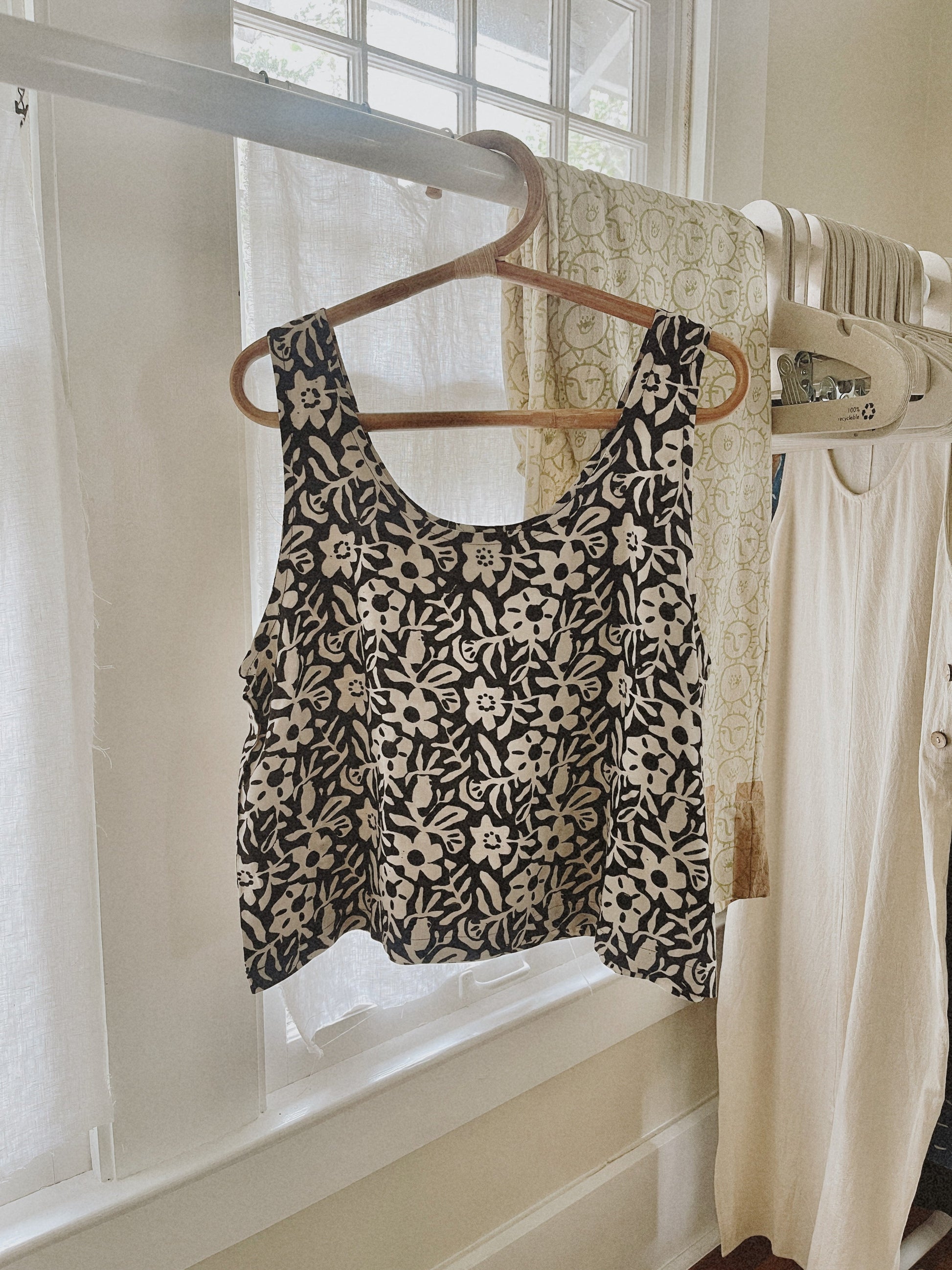 This block printed tank is a classic shape with an easy fit - featuring block printed patterns on a cotton silk blend.

Artisan hand block-printed pattern, crafted with conscious, low-impact dyes and a special iron discharge print process. Po-em