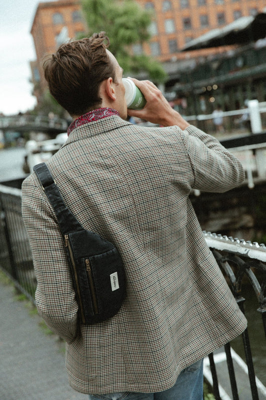 The Orsel allows you to carry all your daily essentials with its rectangular shape and 2 compartments. Slip your credit cards in the small zip compartment, and your larger essentials in the main one. Made with recycled denim and end-of-stock textile industry fabrics. Designed in Paris, France.