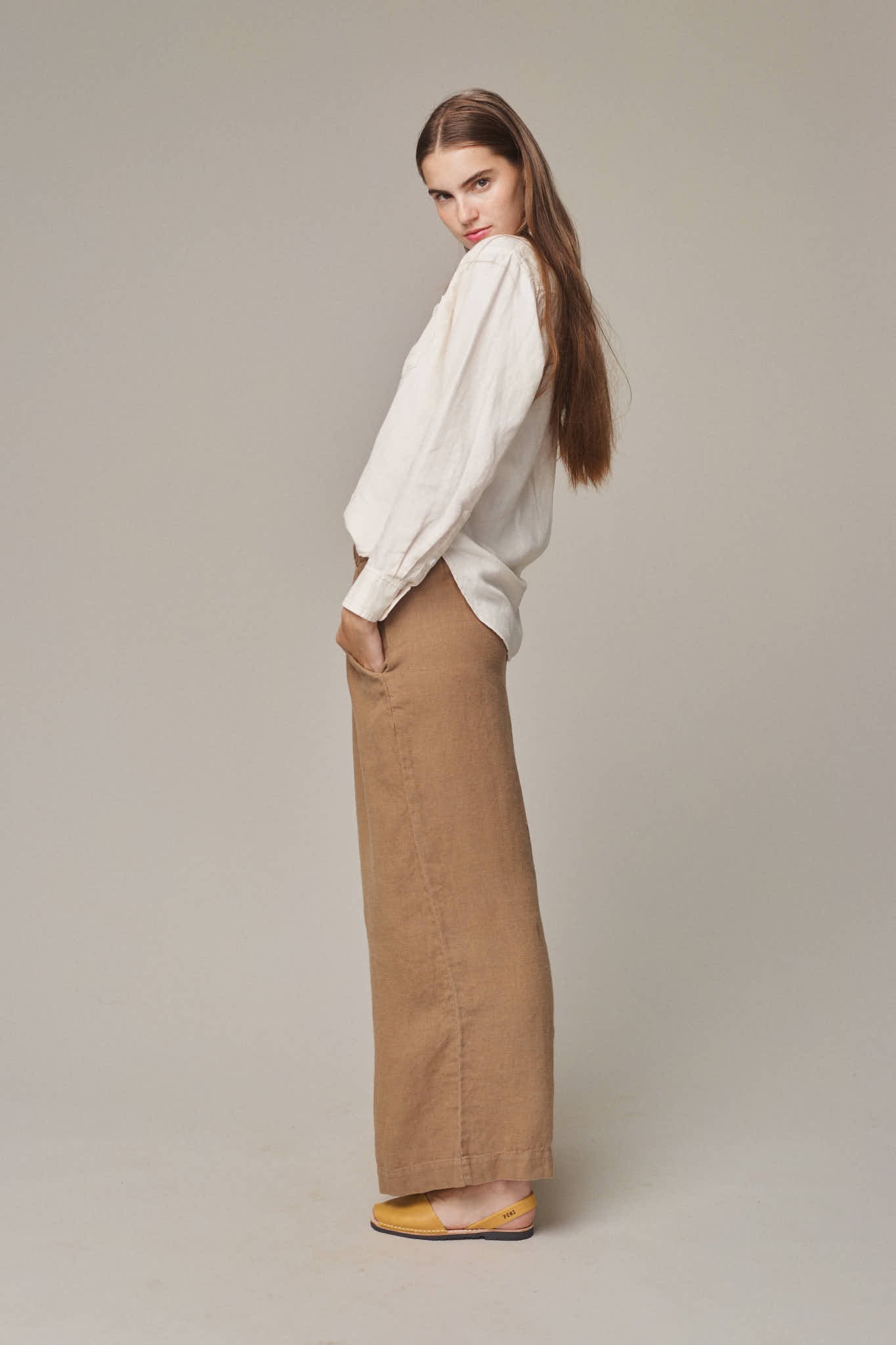 Camrbia pant. Effortlessly stylish with a flattering wide leg and mid-rise fit. The carefully woven 100% hemp results in a linen feel and elegant drape. A wardrobe staple, this versatile pant looks chic paired with everything from swimsuits to blazers. Sustainably made in Los Angeles.