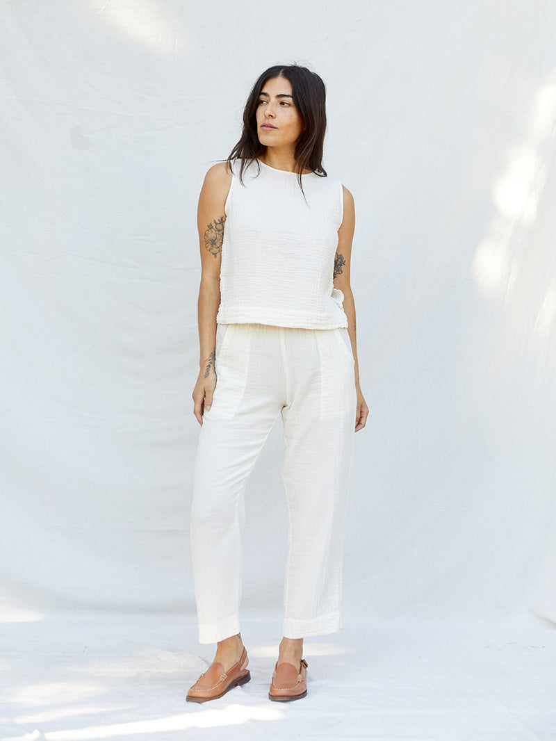 The Cara pants are wonderfully cozy and chic. Front pockets and an elastic waistband give these pants comfort and practicality. You are going to want to wear these all the time! Made from 100% Organic Cotton.
