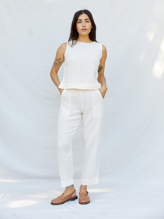 The Cara pants are wonderfully cozy and chic. Front pockets and an elastic waistband give these pants comfort and practicality. You are going to want to wear these all the time! Made from 100% Organic Cotton.