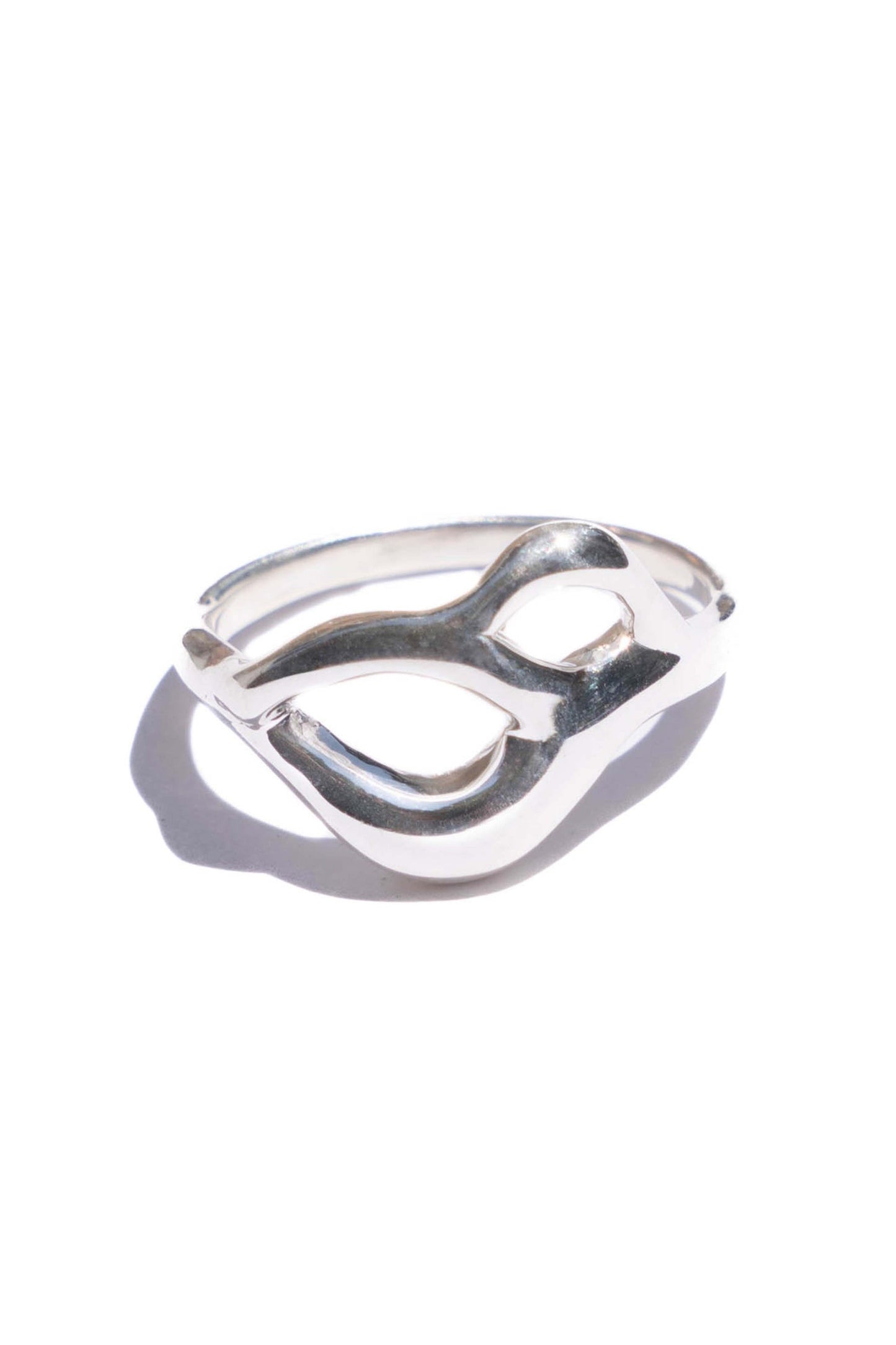 Moneh Brisel Columella Ring in sterling silver