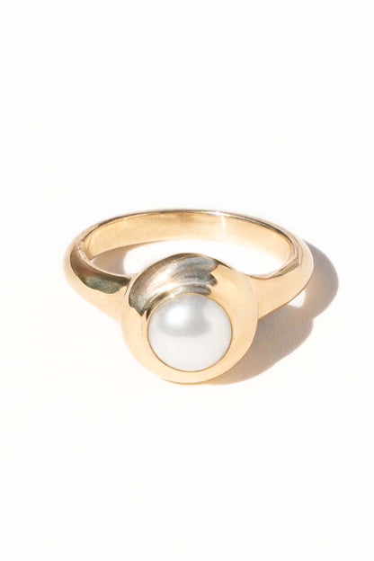 Moneh Brisel Pearlita Signet Ring