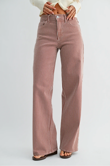 Relaxed Wide Leg Jean