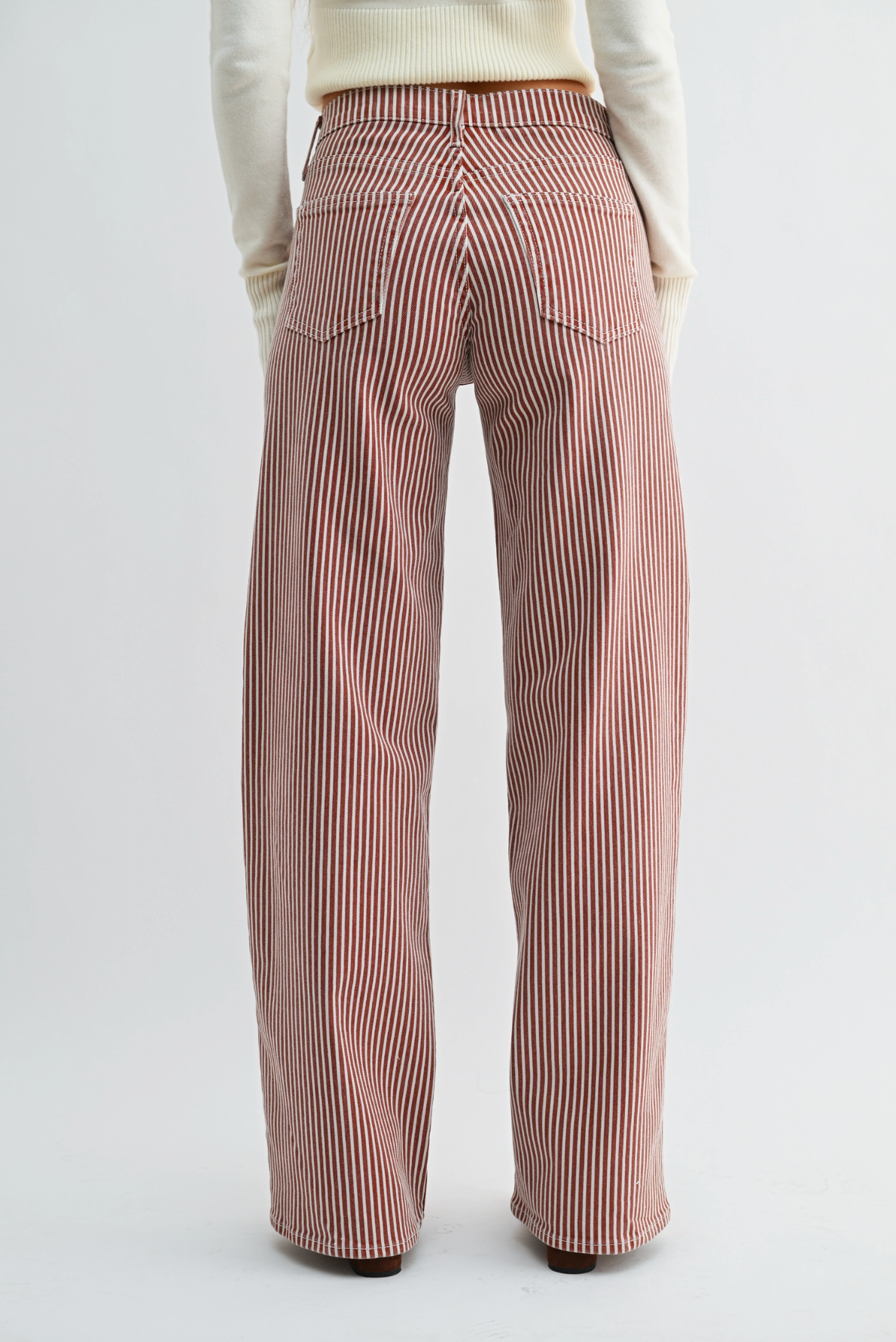 Relaxed Wide Leg Jean