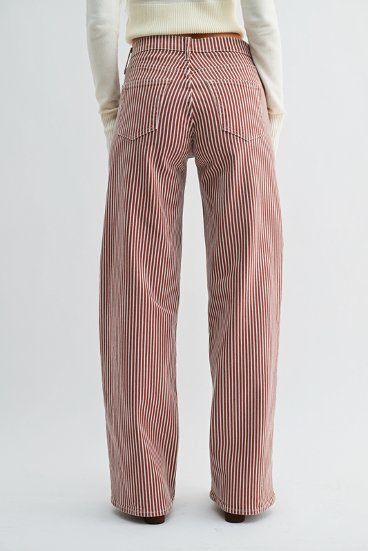 Relaxed Wide Leg Jean