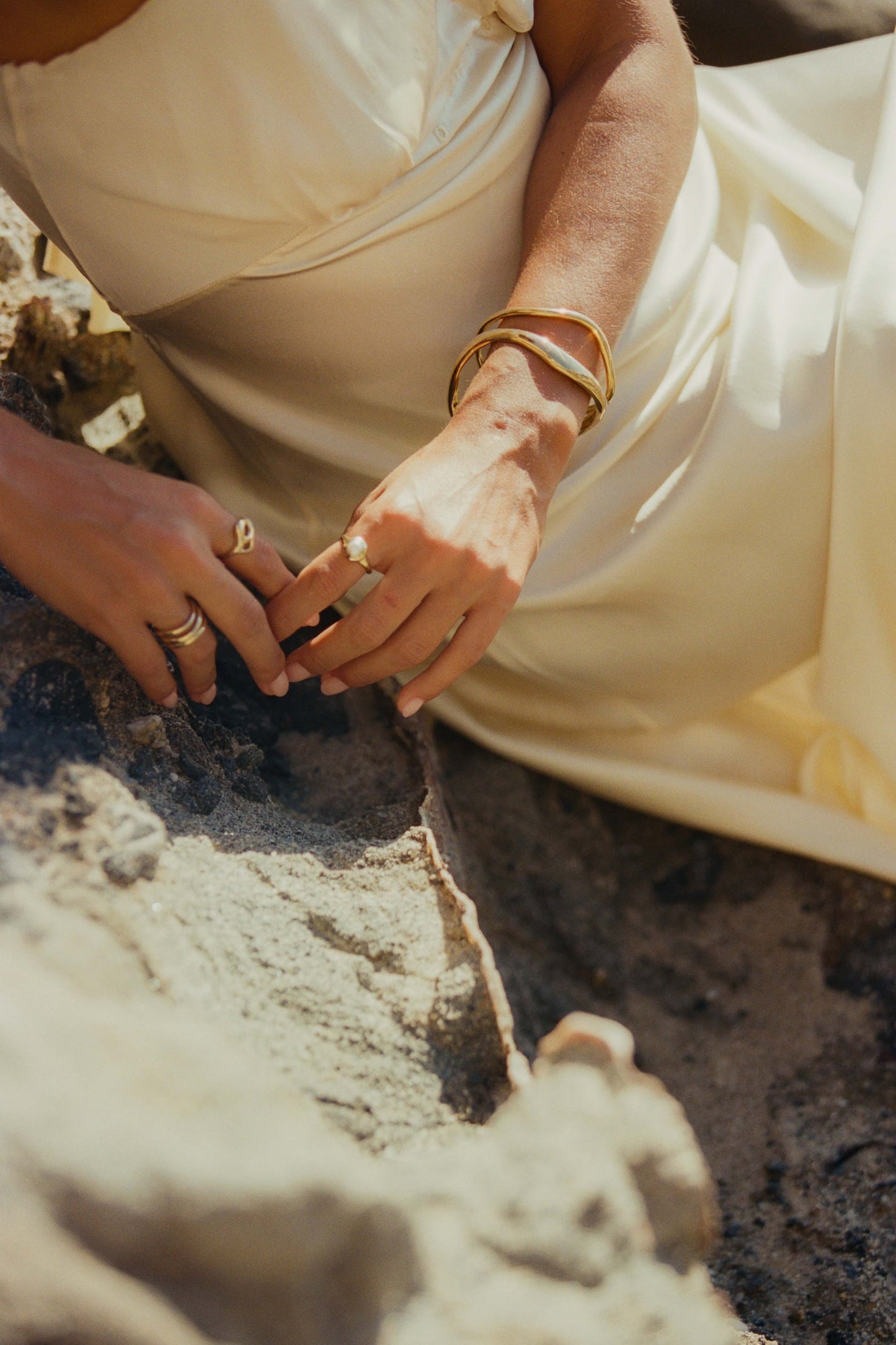 Moneh Brisel Pearlita Signet Ring