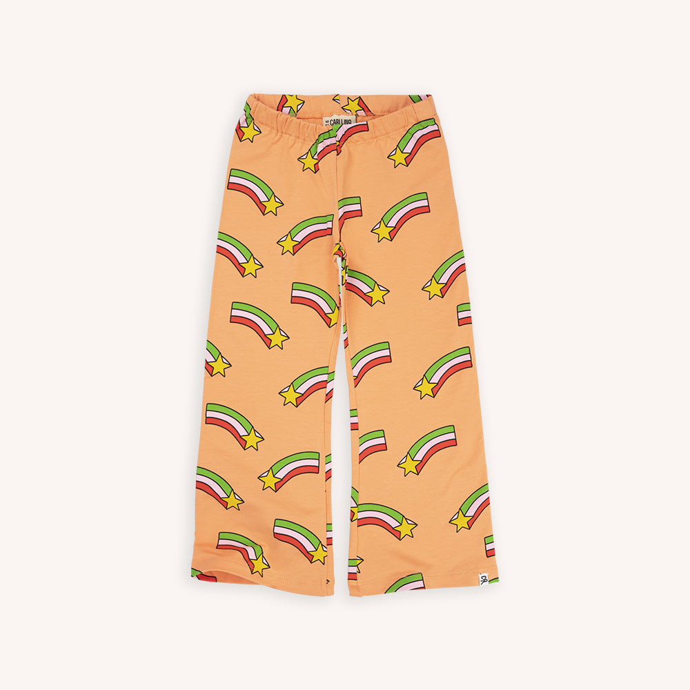 Peach based flare leggings with an elastic waistband, featuring a shooting star print.  Ethically produced, colorful and fun with an eye towards comfort, style and joy. Modern and sustainable kids clothing by CarlijnQ of the Netherlands.