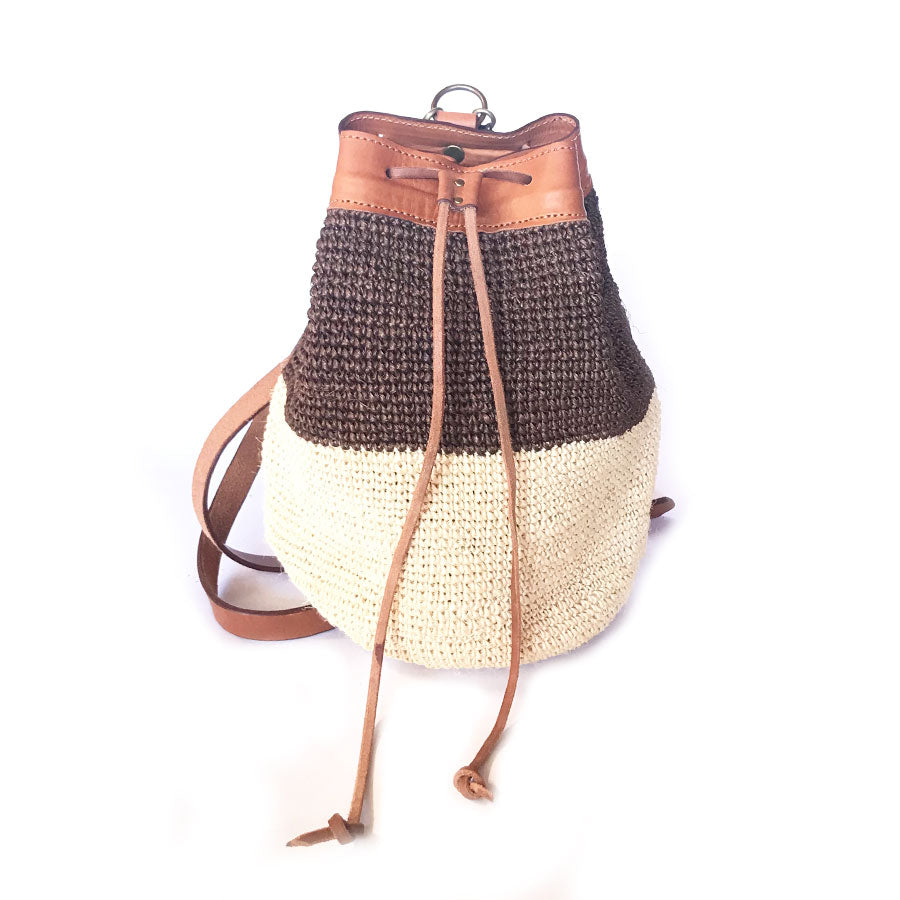 Ideal for any adventure and perfect for days spent on a plane or the beach, The Transito Backpack is a catch-all that’s up for everything you are. Handmade by skilled artisans and woven from an all-natural, plant-dyed cactus fiber and high-quality, vegetable-tanned leather.