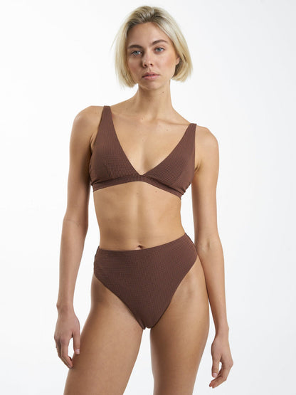 Made from eco-friendly recycled materials, the Nano Triangle Bikini Top offer an eco-conscious choice without compromising on style, so you can feel just as good as you look! Designed in Byron Bay, Australia. 