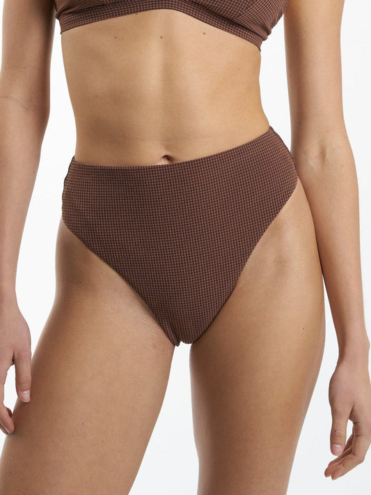Made from eco-friendly recycled materials, the Nano High Cut Bikini Bottoms offer an eco-conscious choice without compromising on style, so you can feel just as good as you look! Designed in Byron Bay, Australia.