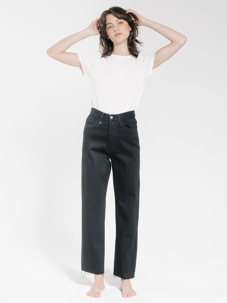 A high rise, cropped leg with a raw edge jean that are perfect for any occasion. Sustainably made with 100% Organic Cotton and designed in Byron Bay, Australia.