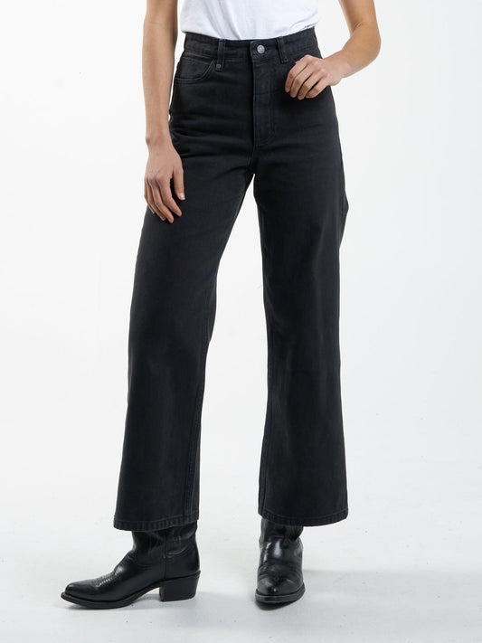 The Holly Jean is a super flattering, easy wear with a high waist, and wide legs. A basic staple for any wardrobe! Made with 100% Organic Cotton and design in Byron Bay, Australia.