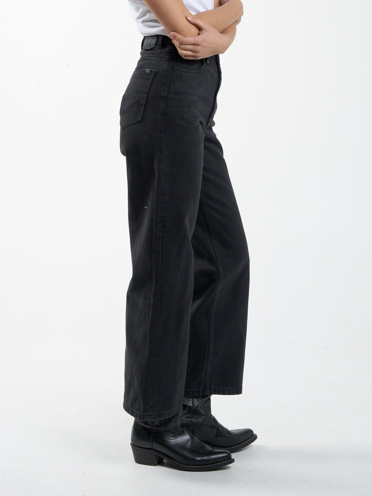 The Holly Jean is a super flattering, easy wear with a high waist, and wide legs. A basic staple for any wardrobe! Made with 100% Organic Cotton and design in Byron Bay, Australia.