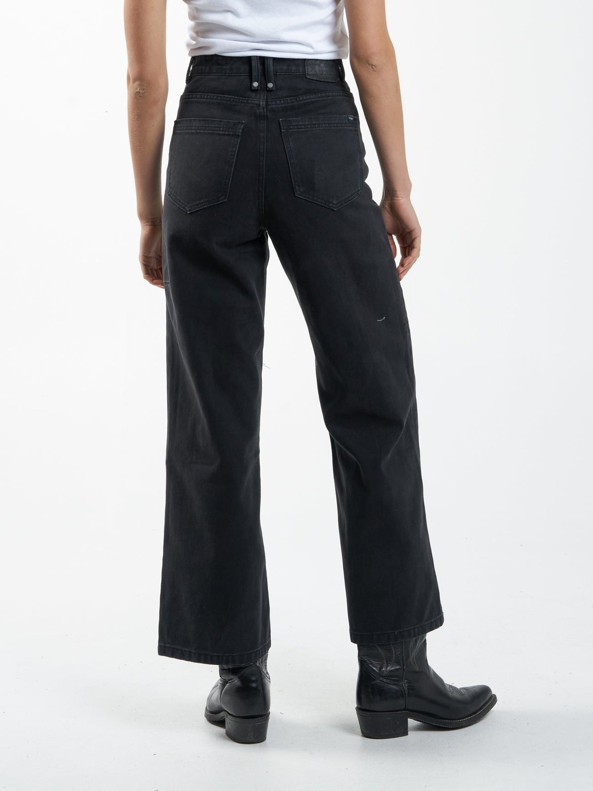 The Holly Jean is a super flattering, easy wear with a high waist, and wide legs. A basic staple for any wardrobe! Made with 100% Organic Cotton and design in Byron Bay, Australia.