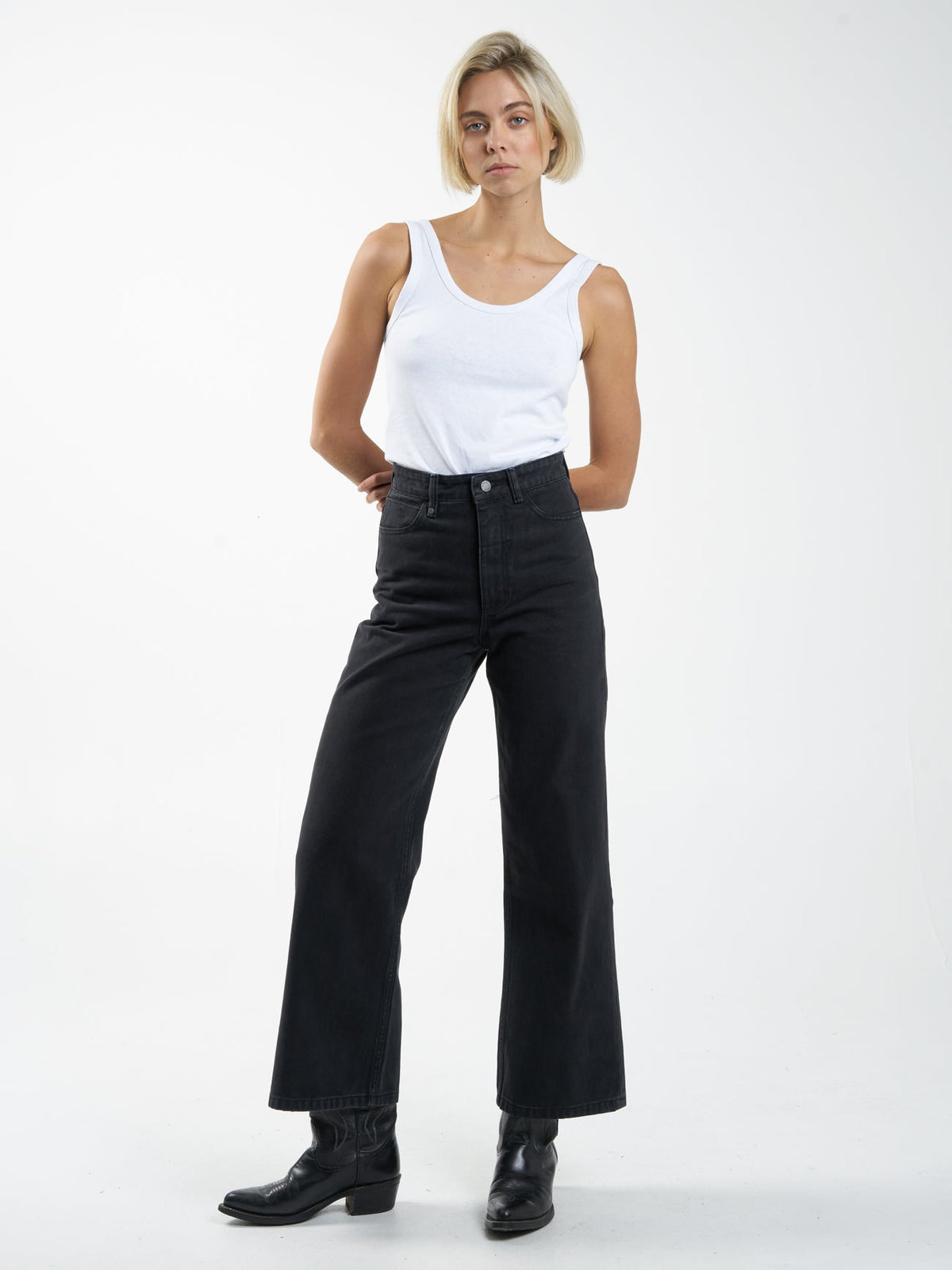 The Holly Jean is a super flattering, easy wear with a high waist, and wide legs. A basic staple for any wardrobe! Made with 100% Organic Cotton and design in Byron Bay, Australia.