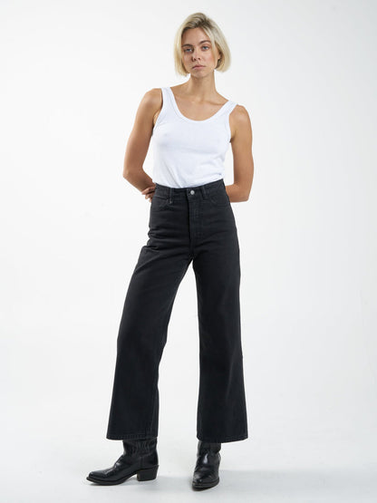 The Holly Jean is a super flattering, easy wear with a high waist, and wide legs. A basic staple for any wardrobe! Made with 100% Organic Cotton and design in Byron Bay, Australia.