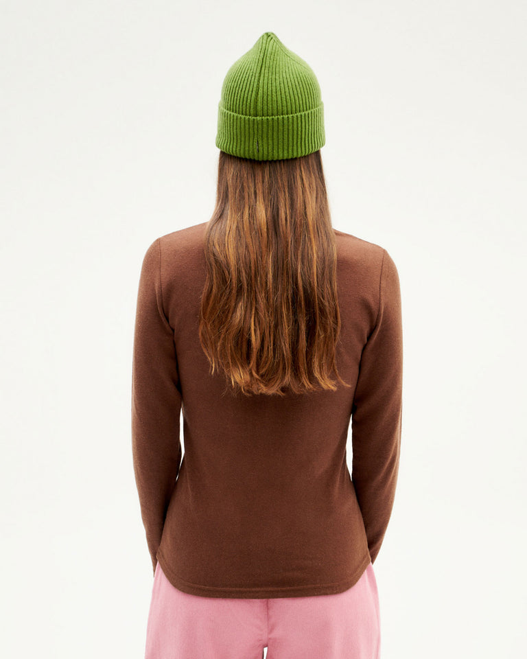 thinking mu carolina hemp long sleeve top / A chocolate brown long sleeve top with a classic cut. Made of 55% organic cotton and 45% hemp. Sustainably made in India.
