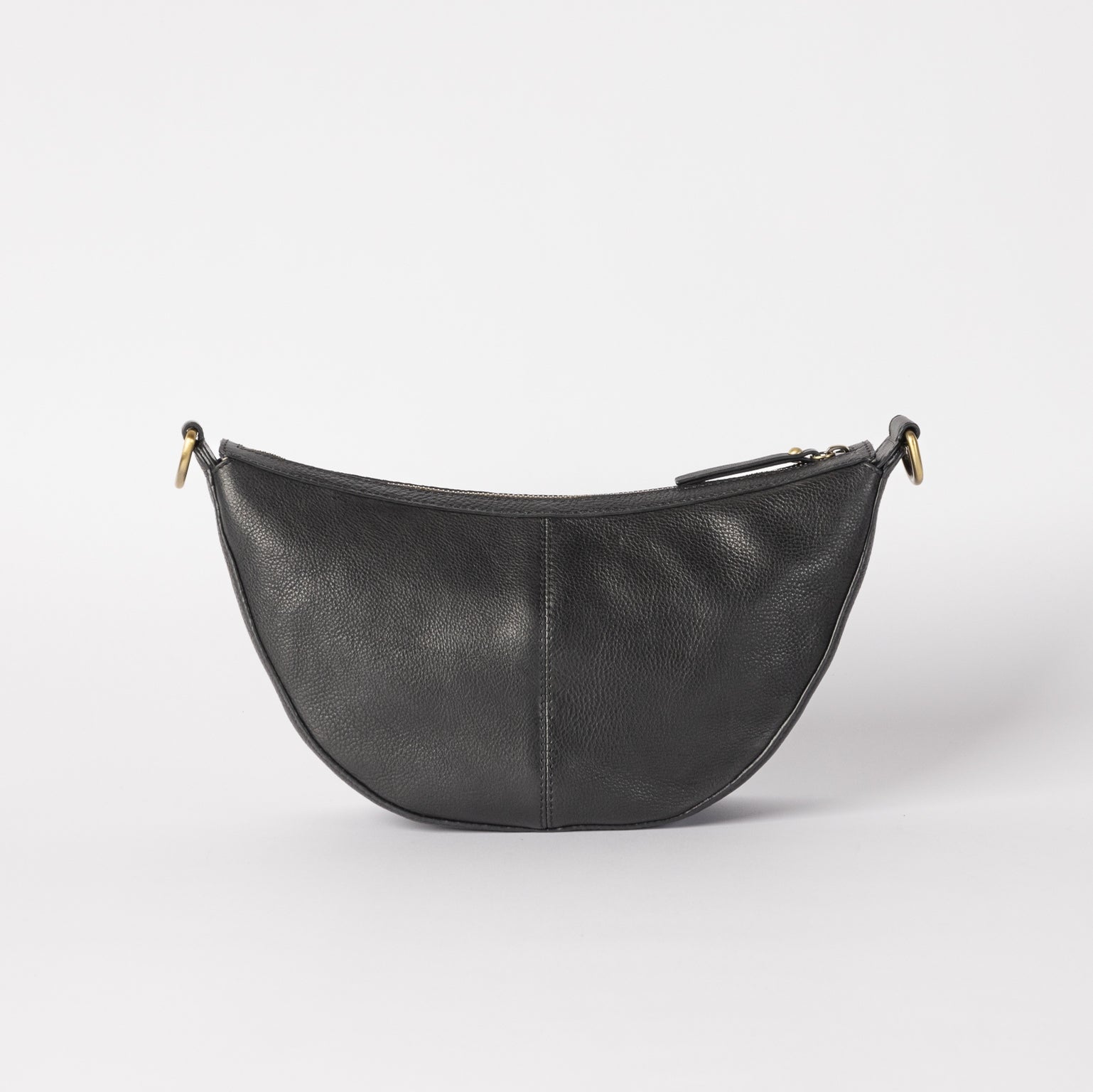 The Leo cross body bum bag can be worn across the body as a bum bag, or on the shoulder as chic arm candy. Leo is unisex, catering to everyone who embraces that bumbag style. Made in India.